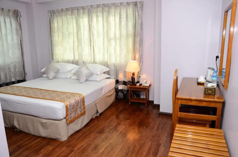 Great Glory Hotel Yangon Bagian luar foto